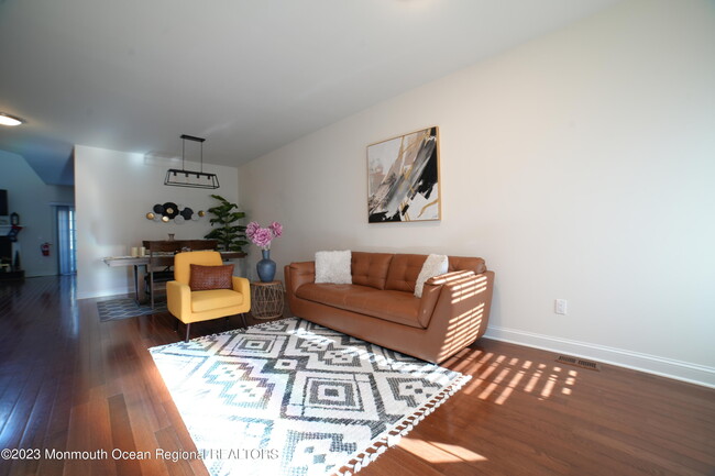 Foto del edificio - 23 McCormick Ave N