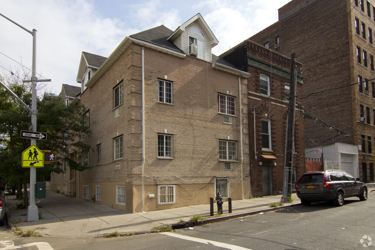 Foto del edificio - 583 E 167th St