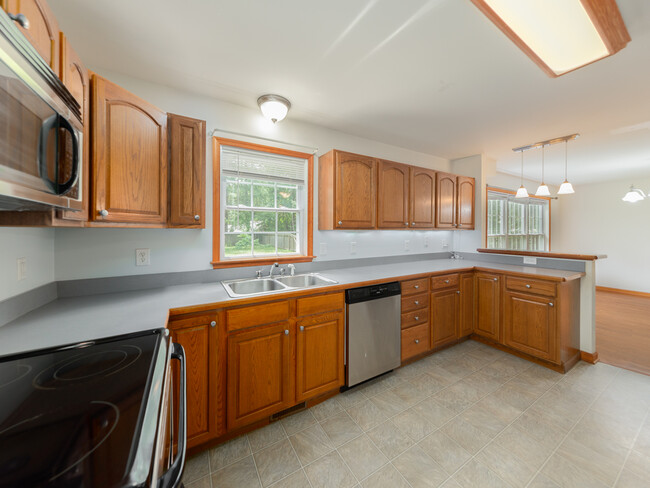Building Photo - 320 Burr Dr