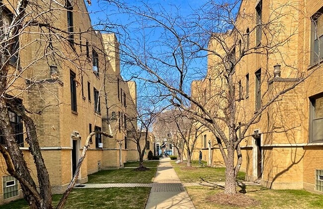 Building Photo - 1619 W Belmont Ave