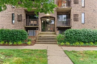 Building Photo - 13 Silverwood Cir