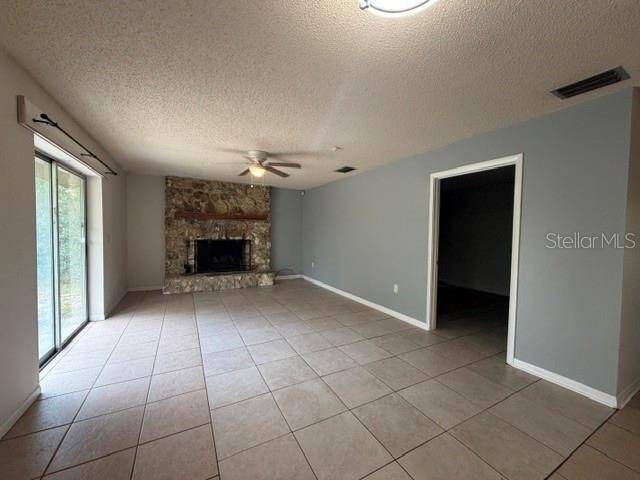 Foto del edificio - 25946 Pine Ridge Rd