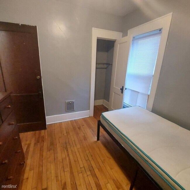 Foto del edificio - 4 br, 1 bath House - 916 Ackerman Avenue R...