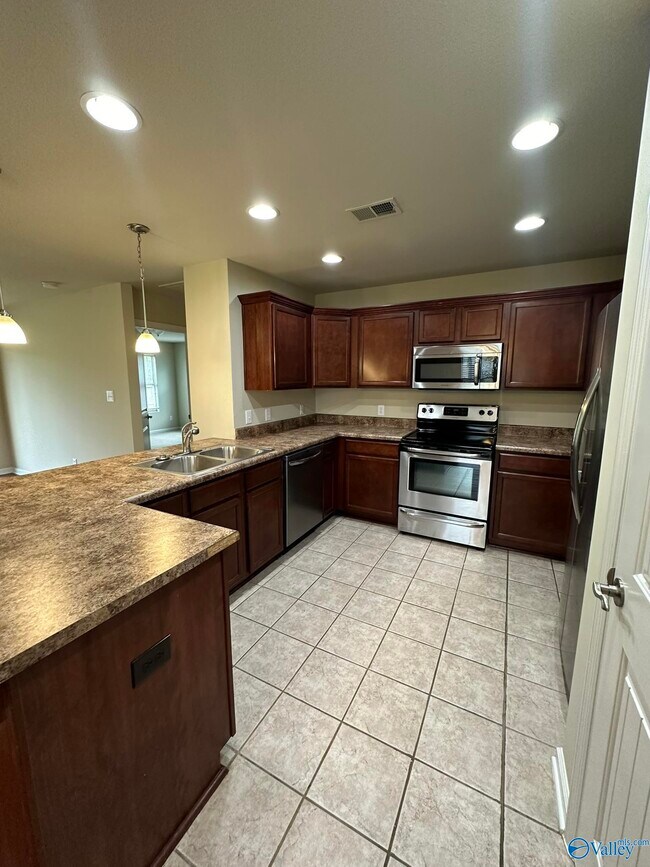 Foto del edificio - 1812 Clayton Cove Dr NW