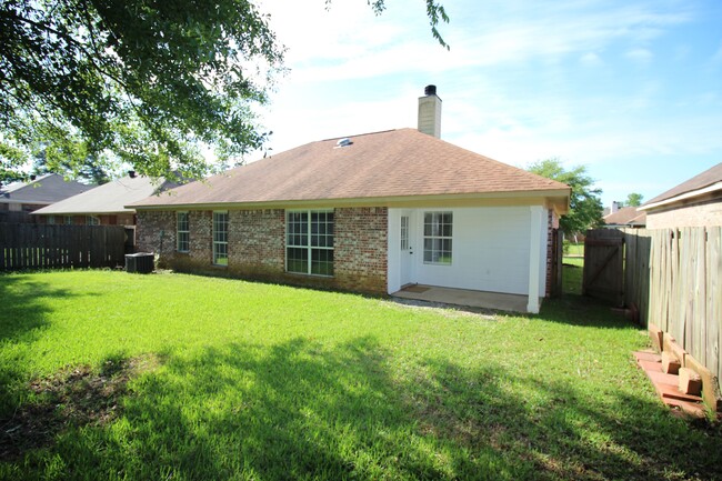 Building Photo - 377 Briar View Dr