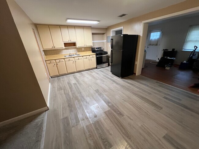 Foto del edificio - 7202 Sindall Rd