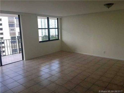 Foto del edificio - 18151 NE 31st Ct