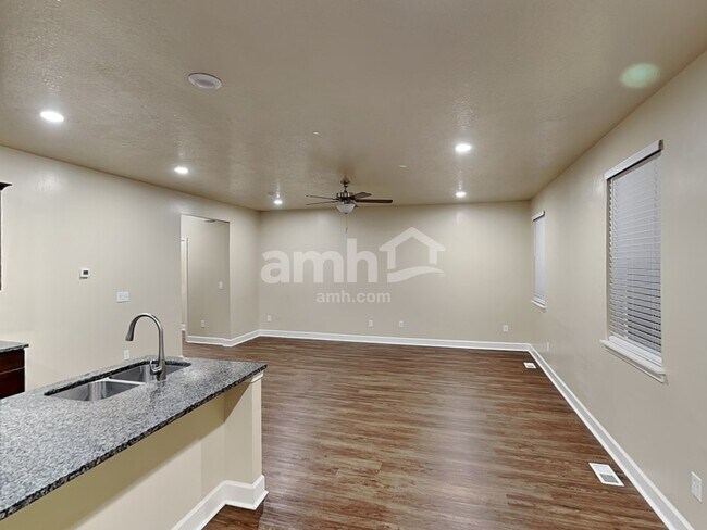 Building Photo - 4437 N Morgan Way