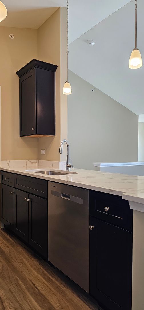 Foto del edificio - 1 Bedroom, 1 Bathroom, Mid, Second Floor, ...