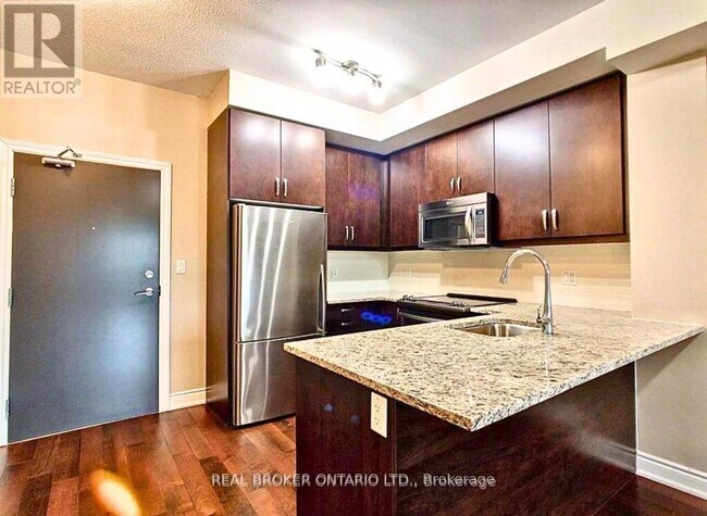 Building Photo - 3170 Erin Mills Pkwy