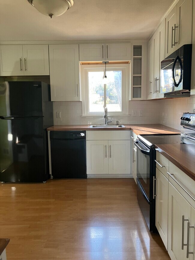 Cocina - 6825 W 82nd St