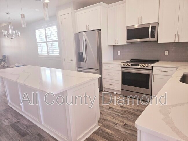 Foto del edificio - 8425 Warner Pl