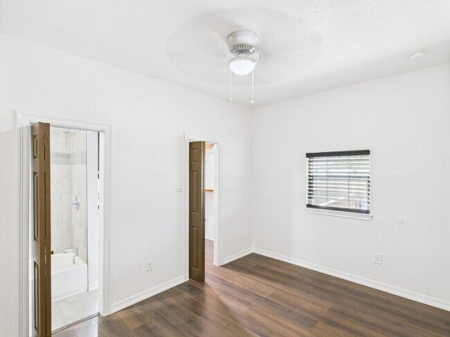 Foto del edificio - 21613 Erika Ct