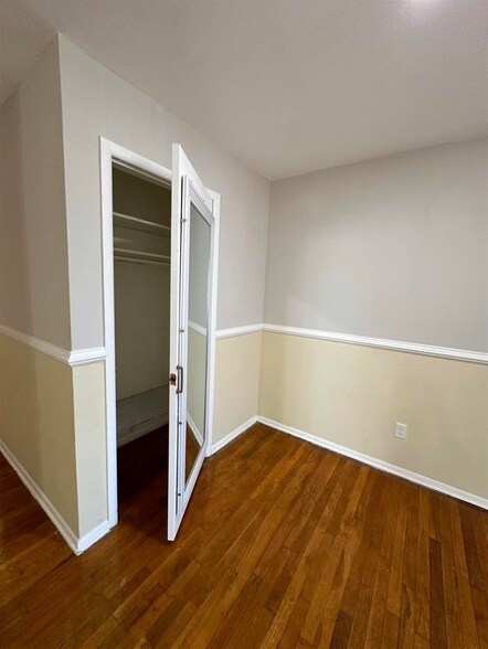 Building Photo - 374 Cator Ave