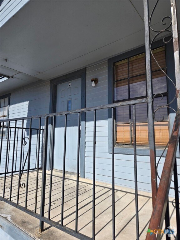 Building Photo - 4805 Cedarhill Cir