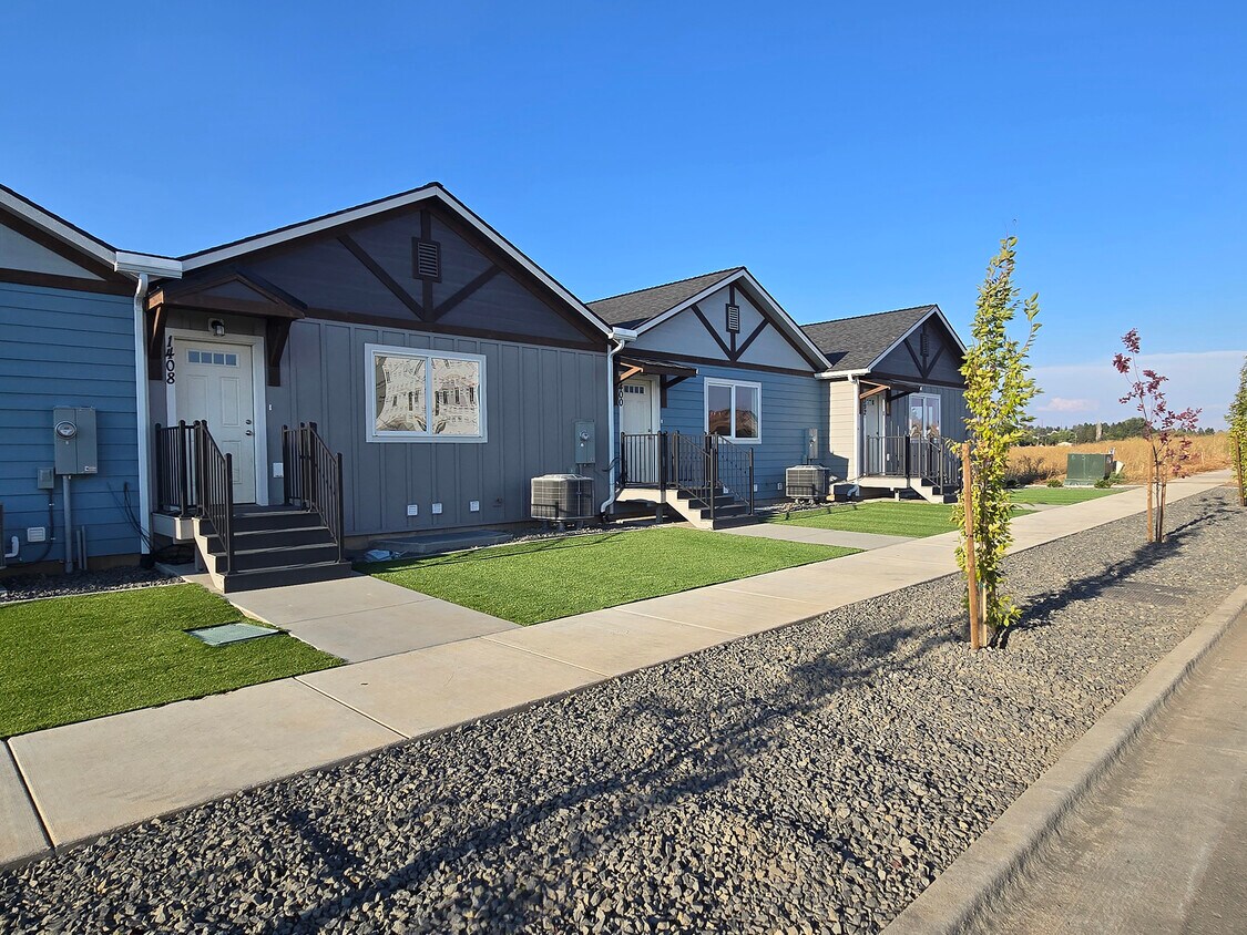 1408 - Middle Edington Townhome. - 1408 Edington Ave