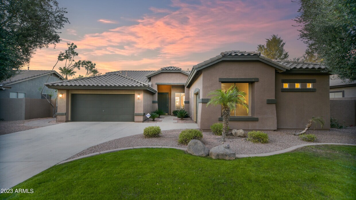 Primary Photo - 4424 E Palmdale Ln