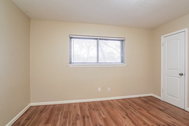 Foto del edificio - 701 Inwood Dr