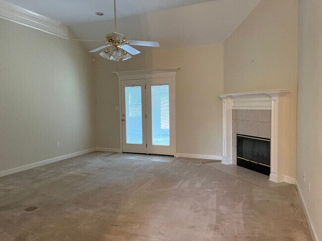 Foto del edificio - 13290 English Cv