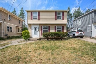 Building Photo - 731 Ardmore St SE