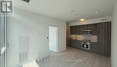 Building Photo - 15 Richardson St