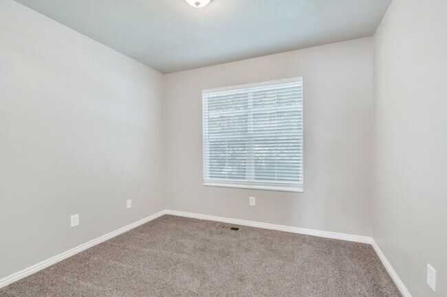 Building Photo - 3276 Sparrowhawk Cir