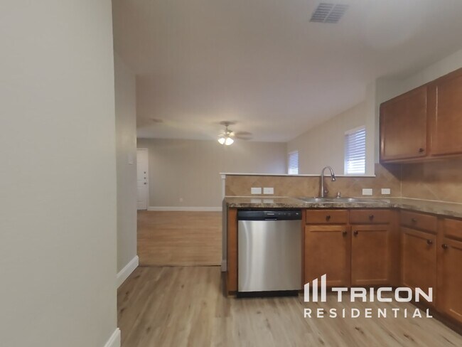Building Photo - 9017 Sun Haven Way