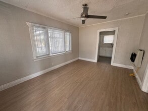 Building Photo - 4216 Woodlawn Ave