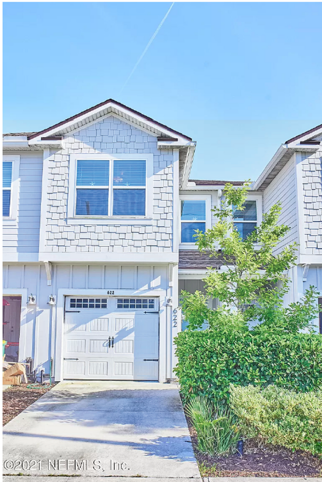 Garage door - 622 2nd Ave N