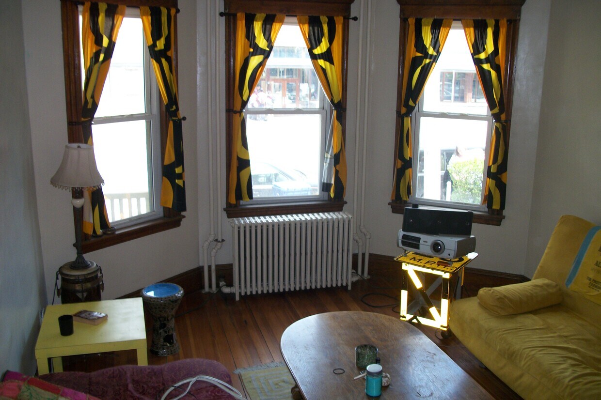 Foto principal - 299 N Harvard St