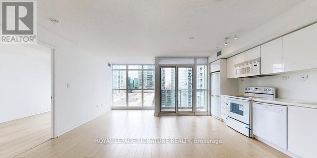Building Photo - 10 Capreol Ct