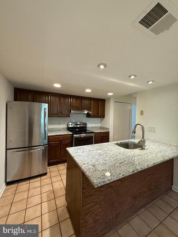 Foto del edificio - 11008 Saffold Way