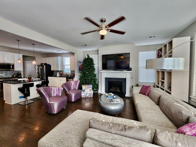 Building Photo - Three bedroom in Carolina Park - minutes f...