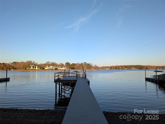 Foto del edificio - 187 Commodore Loop