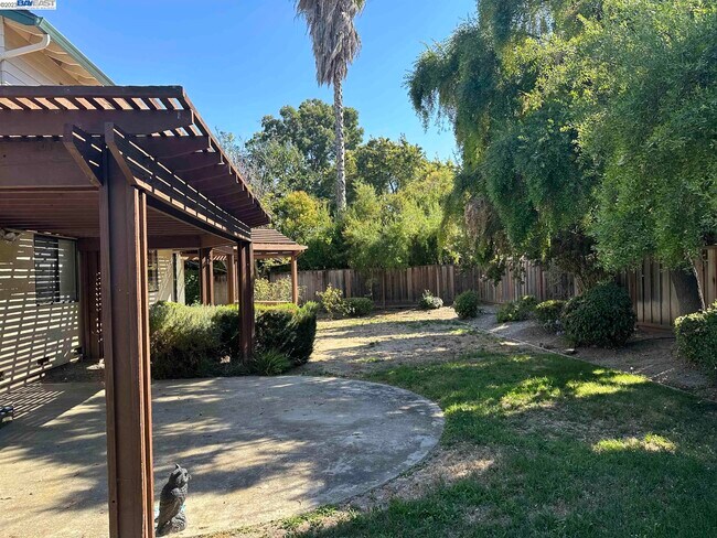 Building Photo - 3536 Pimlico Dr