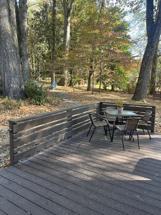 Foto del edificio - 311 Longest Rd