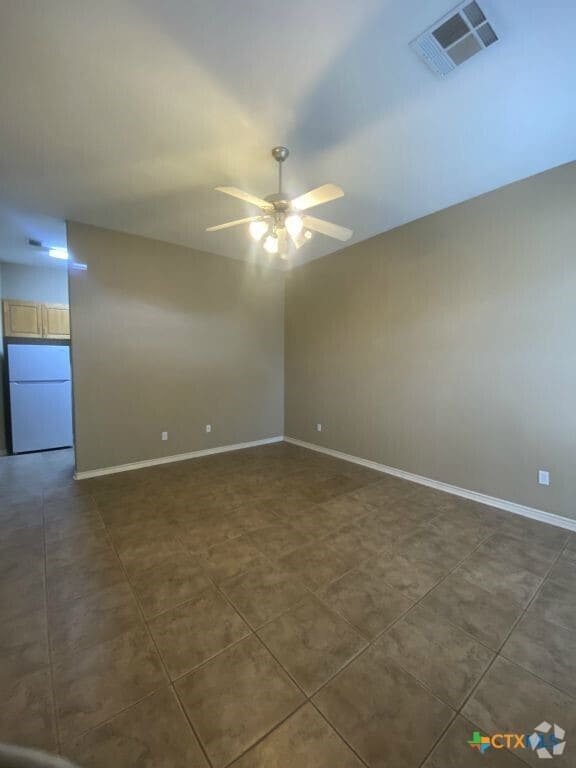 Building Photo - 816 Twin Oaks Dr