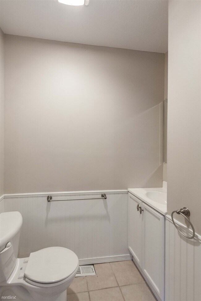 Building Photo - 3 br, 1.5 bath House - 988 Reaney Avenue