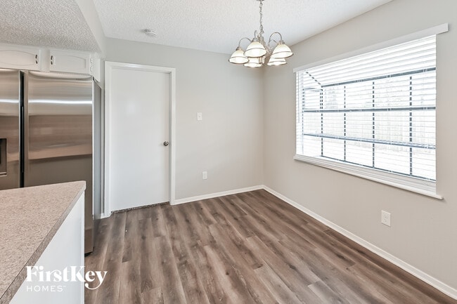 Foto del edificio - 8222 Streamside Dr