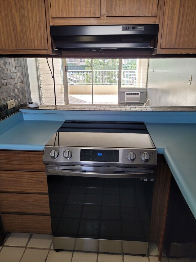 Foto del edificio - Newly Renovated 1bd, 1ba, Assigned 1pkg 648sqft. for $2200