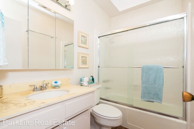 Building Photo - 2 br, 1.5 bath House - 801 C Ave #26