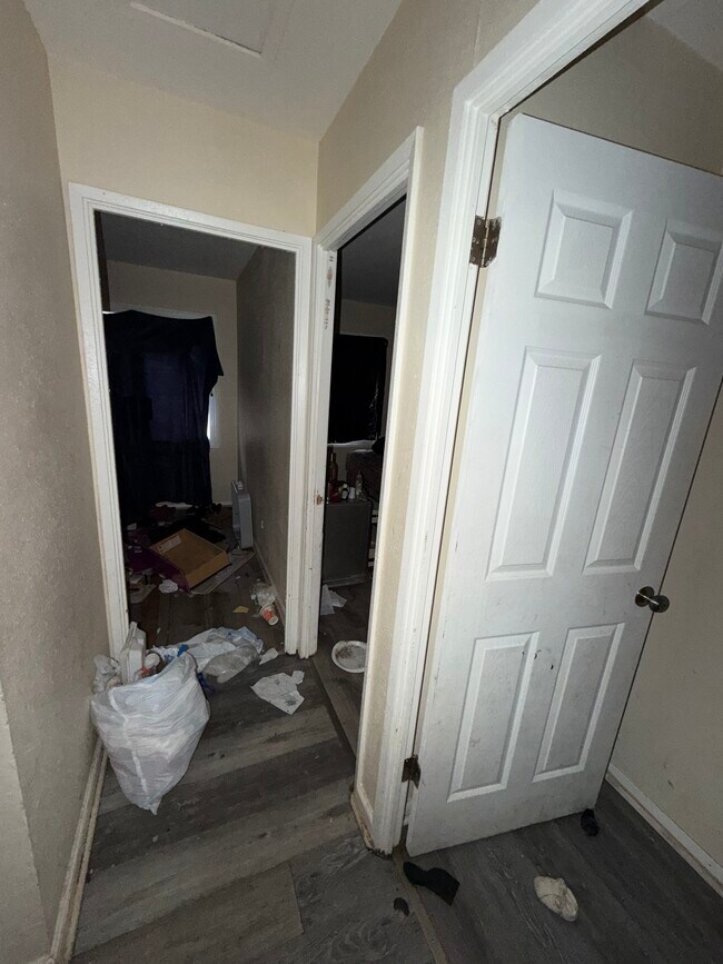 Building Photo - 2 E Adams Dr