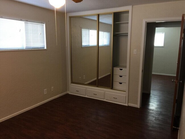 Foto del edificio - 11413 SnowHeights Blvd NE