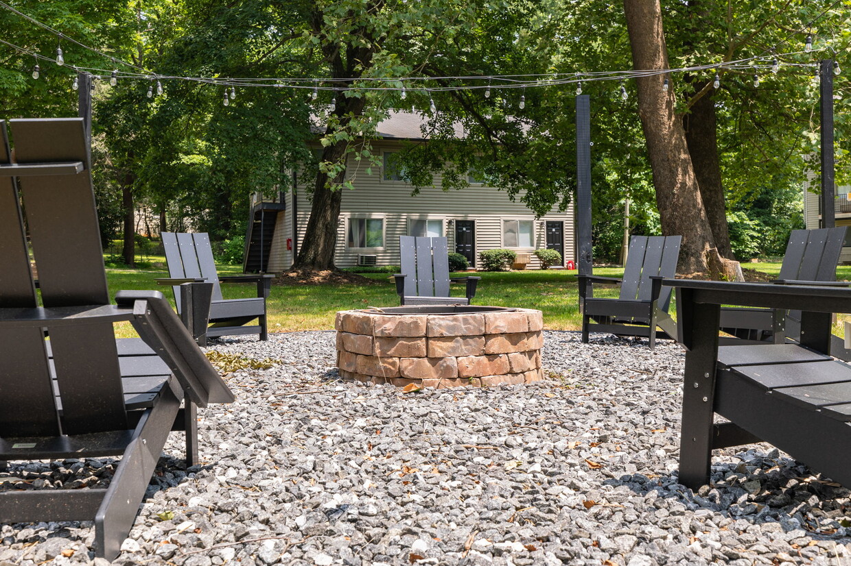 Fire Pit Area - Viewmont Pointe