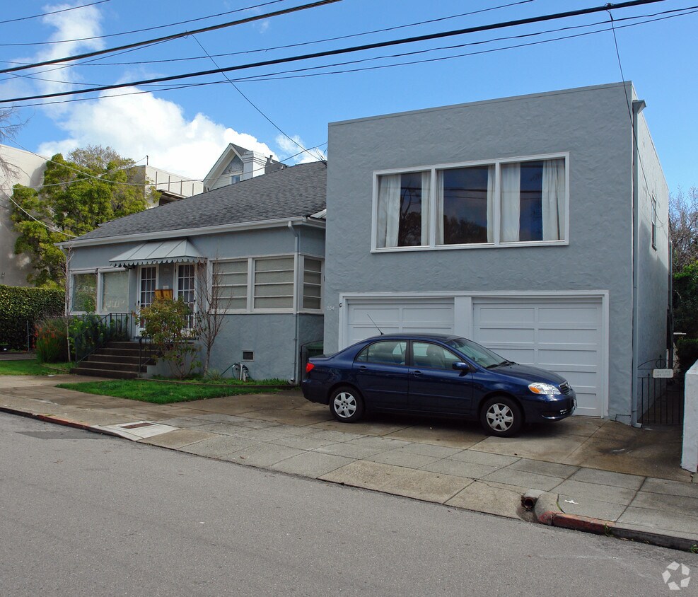 Building Photo - 104 F St