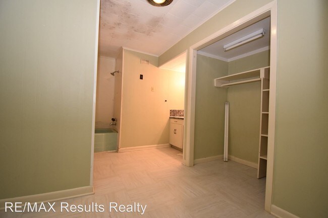 Building Photo - 2 br, 2 bath House - 685 Riser Rd.