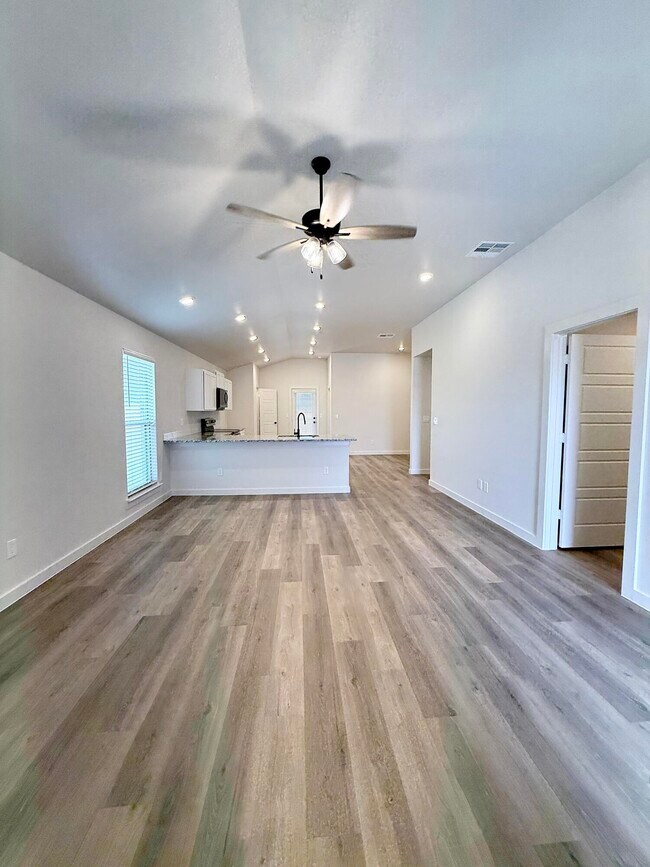 Foto del edificio - 2501 Kenwood Ave