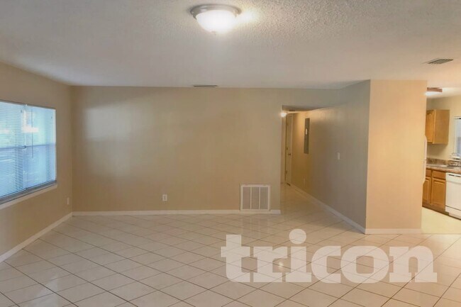 Building Photo - 5110 Cresthill Dr