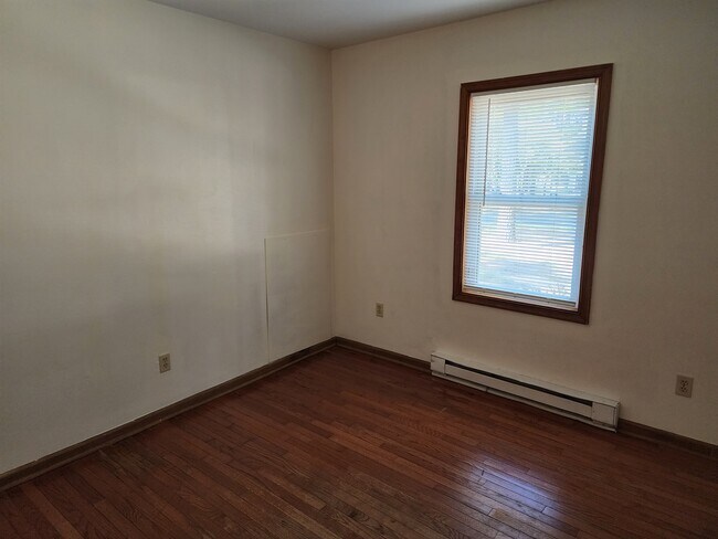 front bedroom #1 - 4575 Pheasant Dr