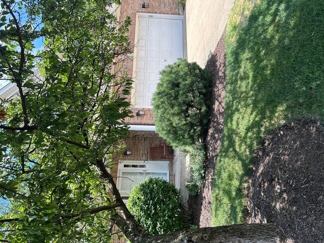Building Photo - 1N008 Mission Ct